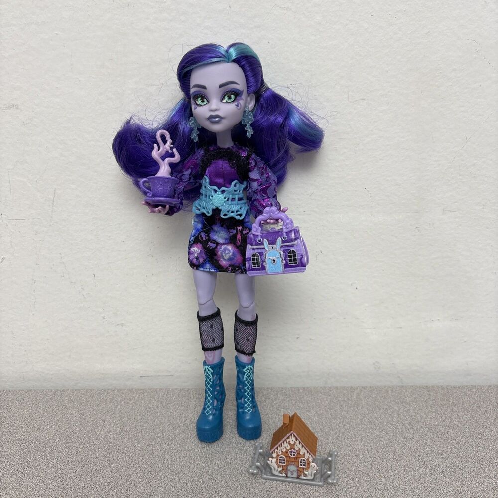 Monster High Skulltimate Secrets Garden Mysteries Twyla Doll, Purse, Tea Cup